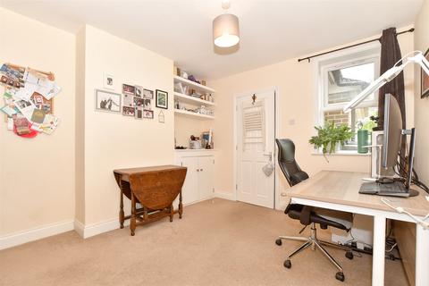 Priory Road, Tonbridge TN9 2 bed semi