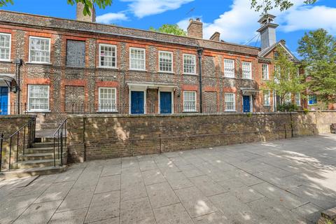 High Street South, Dunstable 2 bed terraced house for sale