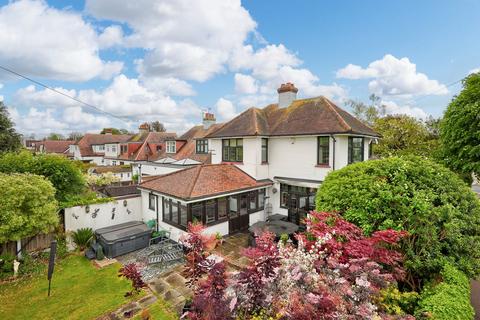 Parkanaur Avenue, Southend