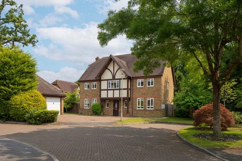 Cedar Close, Iver, Buckinghamshire, SL0 5 bed detached house for sale
