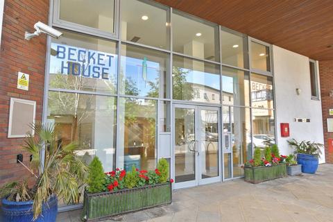 New Road, Brentwood, Essex 2 bed apartment for sale