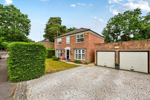 Russet Gardens, Camberley, Surrey, GU15 4 bed detached house for sale