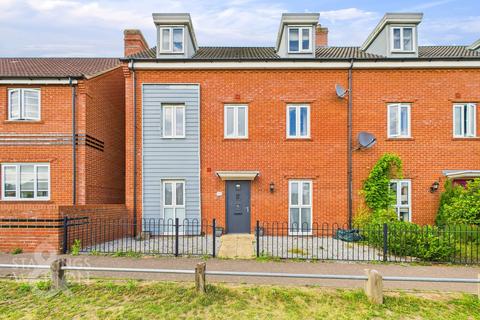 Fairway, Queens Hill, Norwich 3 bed townhouse for sale