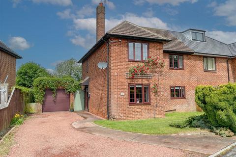 27 Oak Tree Close, Middleton St. George 3 bed semi