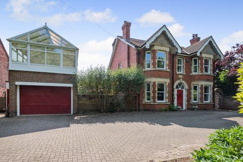 Finedon Road, Irthlingborough... 4 bed detached house for sale