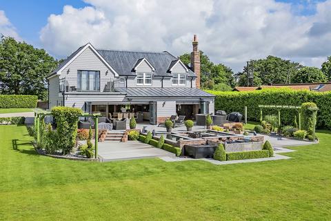 103 London Road, Ongar CM5 3 bed detached house for sale