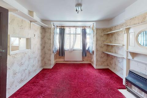 Broadview Road, London, SW16 3 bed flat for sale