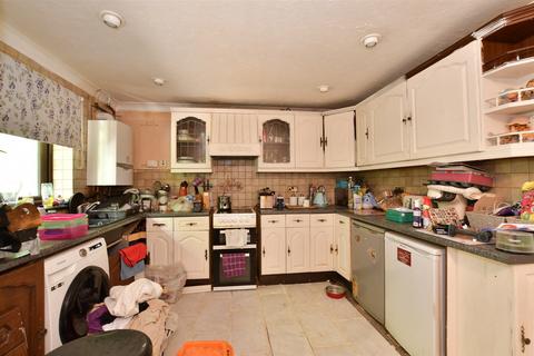 Malyons Place, Basildon, Essex 3 bed terraced house for sale