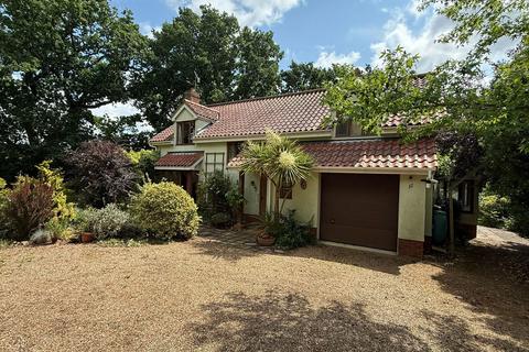 Melton, Nr Woodbridge, Suffolk 3 bed chalet for sale