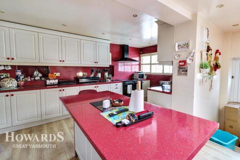 7 Norfolk Square, Great Yarmouth Guest house for sale