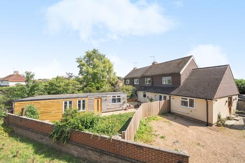 Newark Lane, Ripley, Woking, GU23 4 bed semi
