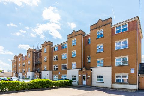 Pickfords Gardens, Slough, SL1 2 bed flat for sale