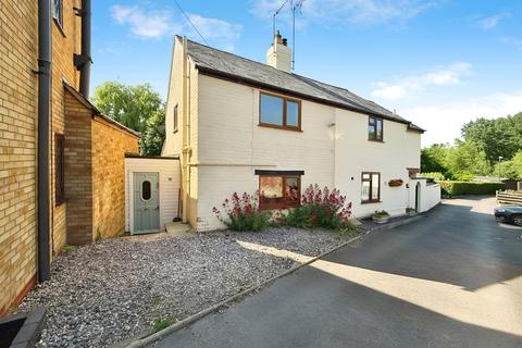 18, Tattle Bank, Southam... 2 bed semi