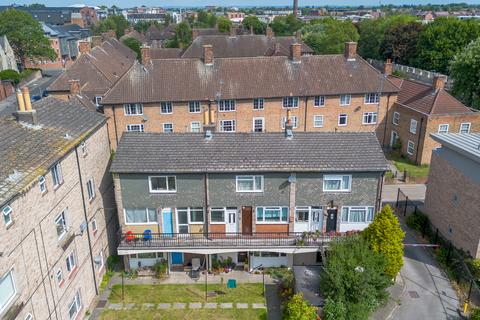 York YO1 2 bed maisonette for sale