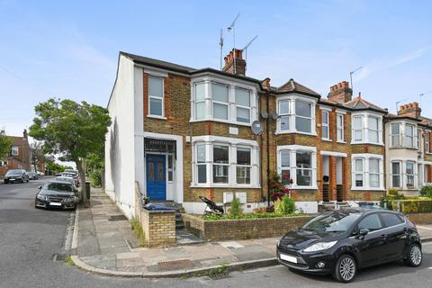 London, N3 2 bed flat for sale