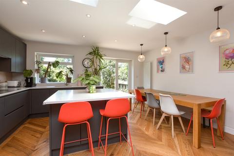Hitchings Way, Reigate RH2 4 bed semi