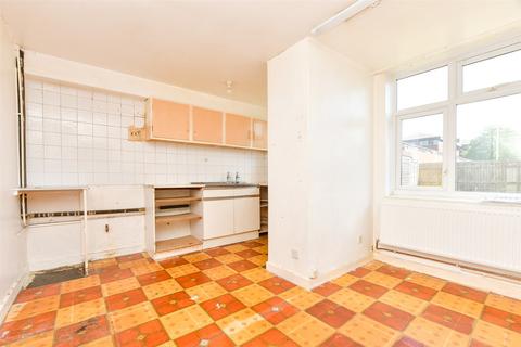 Fairfax Avenue, Redhill, Surrey 3 bed ground floor maisonette for sale