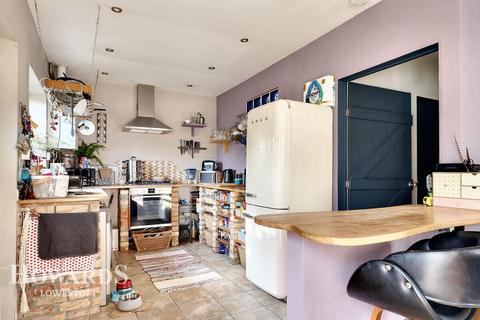 Beech Road, Lowestoft 3 bed semi