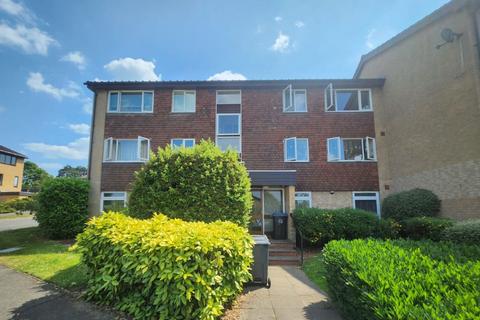 78 Bardsley Close, Croydon, Surrey... 2 bed flat for sale
