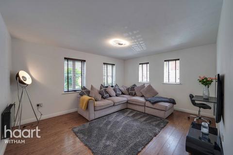 Halcyon Close, Witham 2 bed apartment for sale