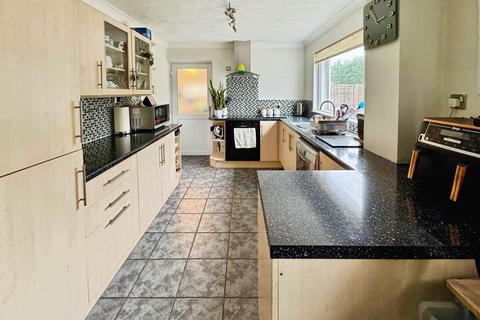 Tynrhos Estate, Caergeiliog... 3 bed semi