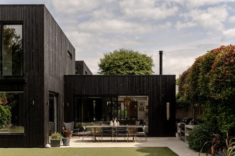 Fitzroy Avenue, Fitzroy Avenue... 4 bed detached house for sale