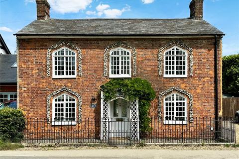 London Road, Marlborough SN8 4 bed detached house for sale