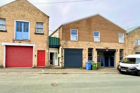 Belvedere Place, Scarborough 2 bed apartment for sale