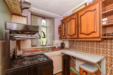 Osborne Road, Willesborough, Ashford... 3 bed semi