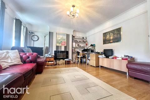 High Street, Waltham Cross 2 bed apartment for sale