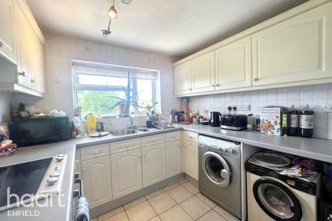 High Street, Waltham Cross 2 bed apartment for sale