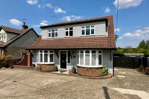 London Road, Wickford SS12 4 bed detached house for sale