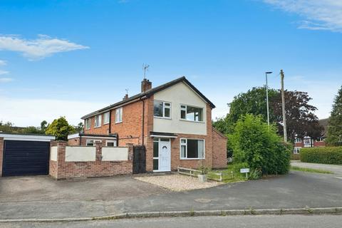Halstead Road, Loughborough LE12 3 bed semi