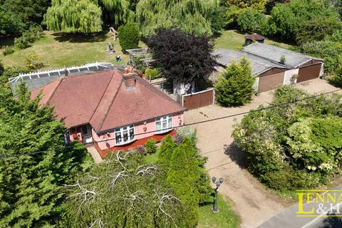 Clay Tye Road, Upminster RM14 5 bed detached bungalow for sale