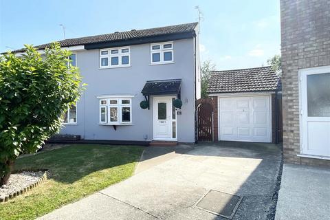 Clachar Close, Chelmer Village... 3 bed semi