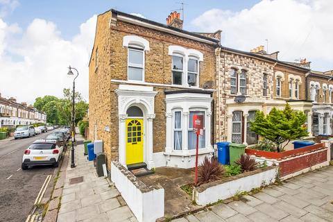 Gowlett Road, Peckham Rye, London, SE15 3 bed flat for sale