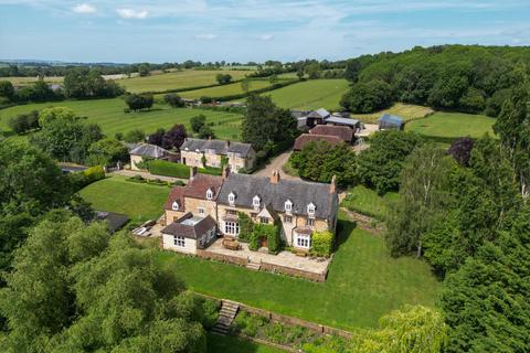 Combrook, Warwick, Warwickshire, CV35 6 bed detached house for sale