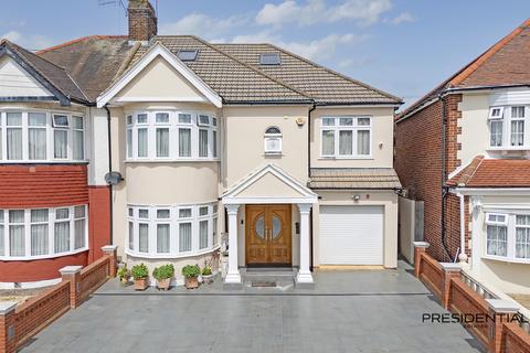 Clayhall IG5 6 bed semi