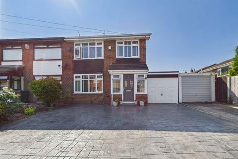 Peters Avenue, Burscough L40 7SH 3 bed semi
