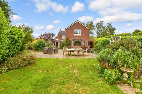 Bush Road, East Peckham, Tonbridge, Kent 3 bed detached house for sale