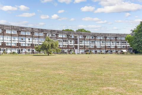 Hailey Place, Cranleigh, Surrey 2 bed maisonette for sale