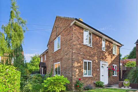 Fordwich Green, Gillingham, Kent, ME8 2 bed semi