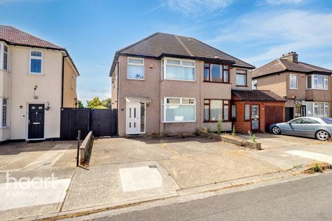 Wilfred Avenue, Rainham 3 bed semi