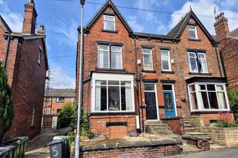 Kirkstall Avenue, Leeds 3 bed flat for sale