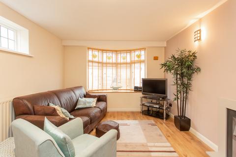 High Street, Whitstable, CT5 2 bed flat for sale