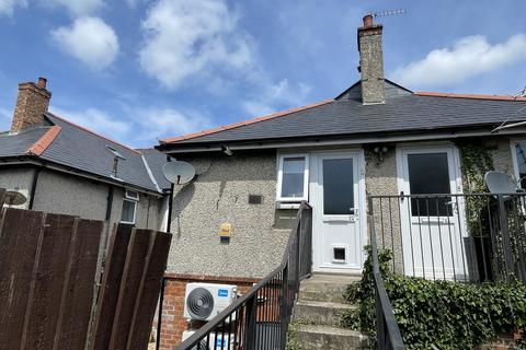 Wimborne Road, Bournemouth, BH10 7 2 bed flat for sale