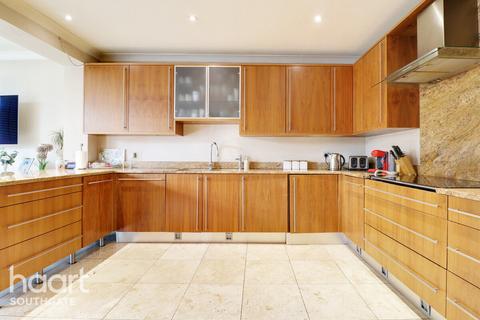 Leys Gardens, Barnet 5 bed semi