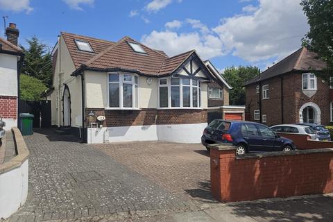 Stoneyfields Gardens, Edgware, HA8 4 bed bungalow for sale