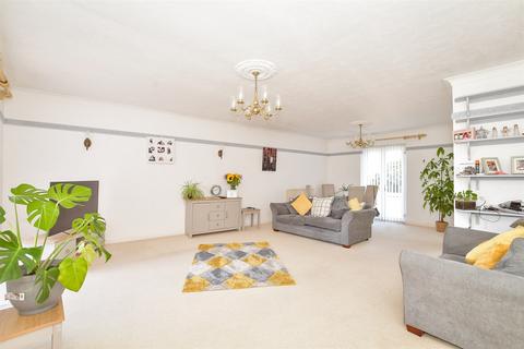 The Gilberts, Rustington BN16 2 bed flat for sale