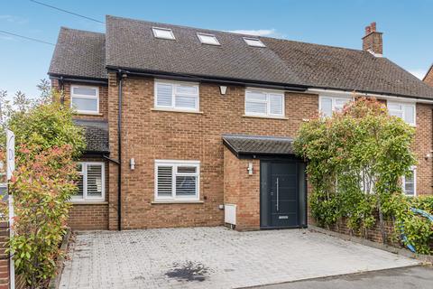 Binyon Crescent, Stanmore, HA7 4 bed semi